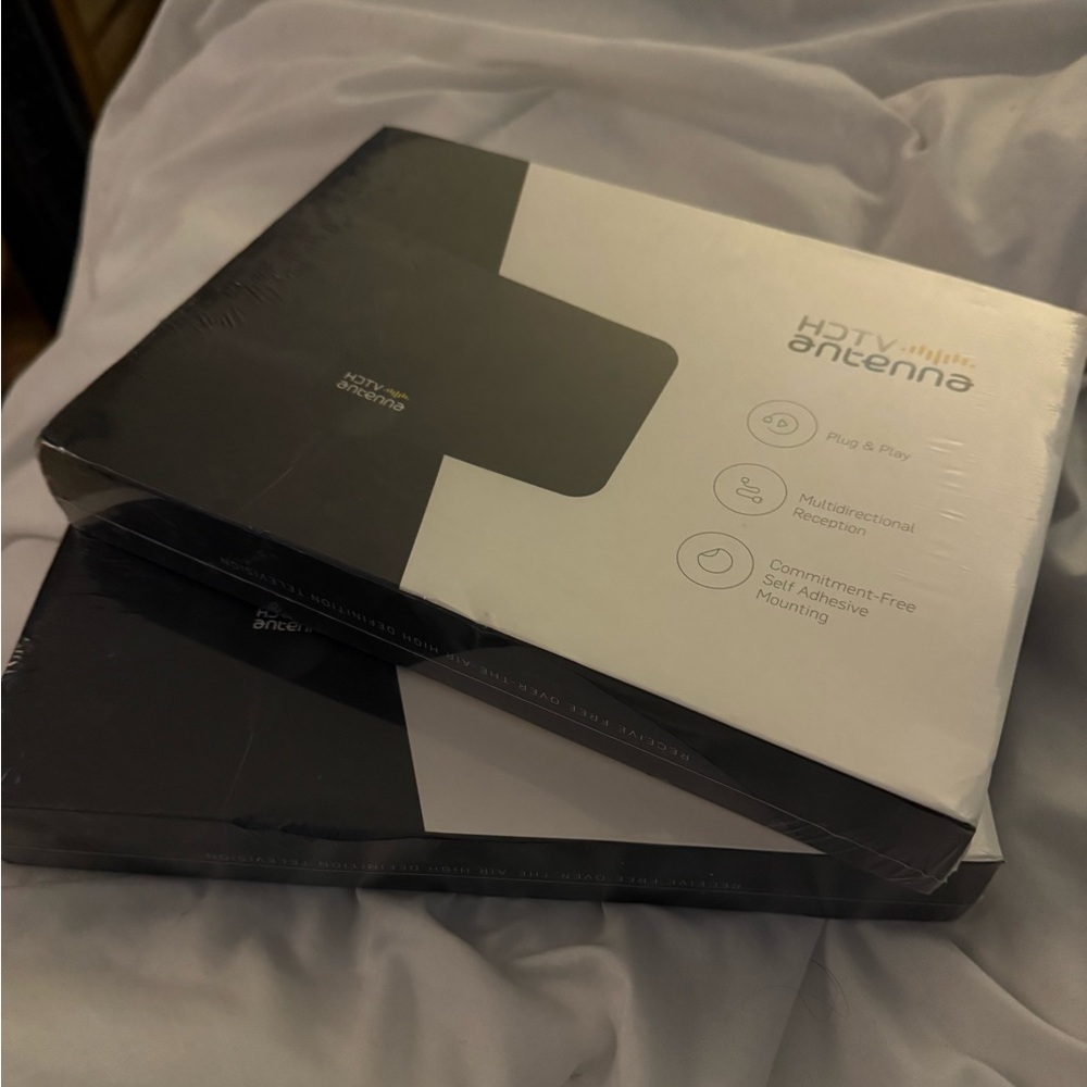 HDTV Antenna - Black and White